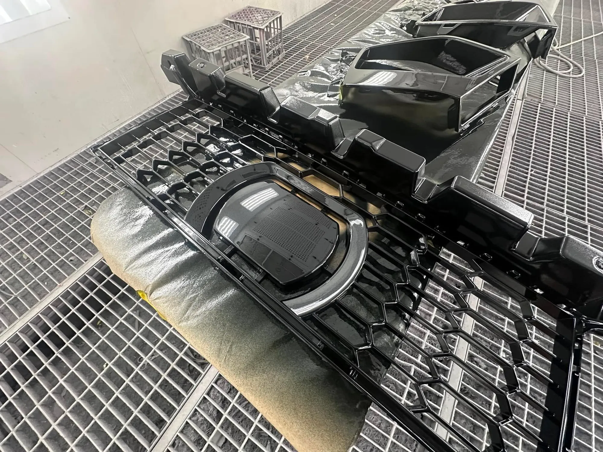 Black honeycomb grille and trim resprayed gloss black